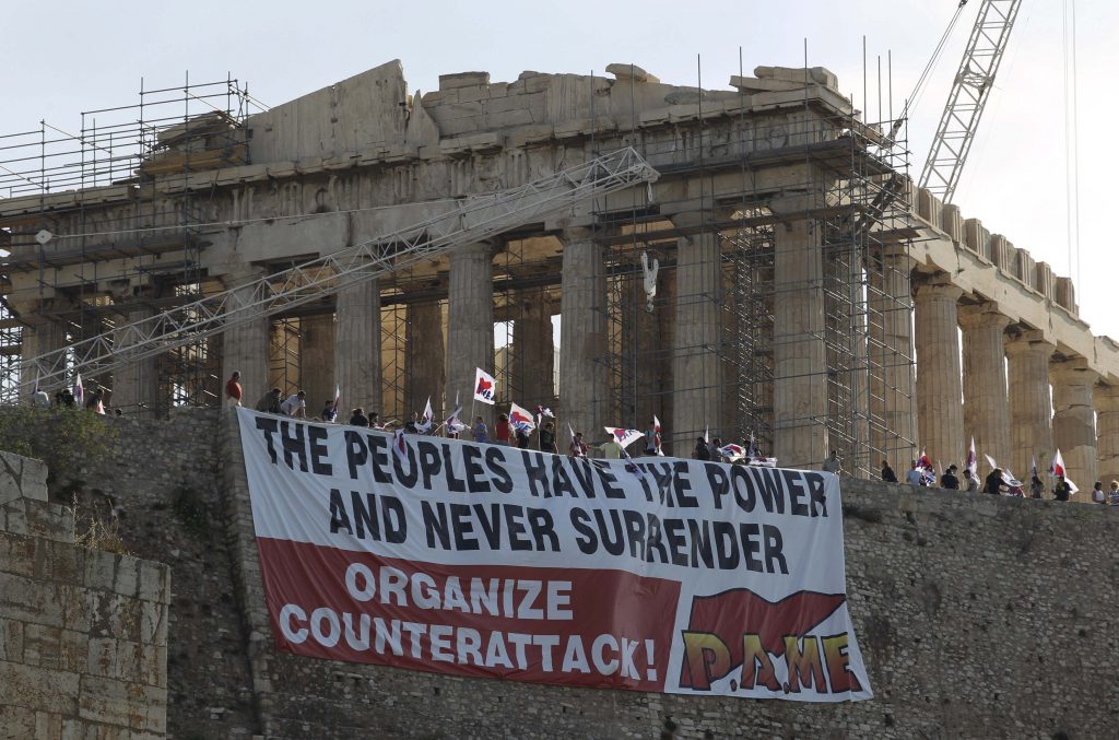 Grecia: Parlamentul dezbate planul de austeritate sub presiunea UE și a sindicatelor