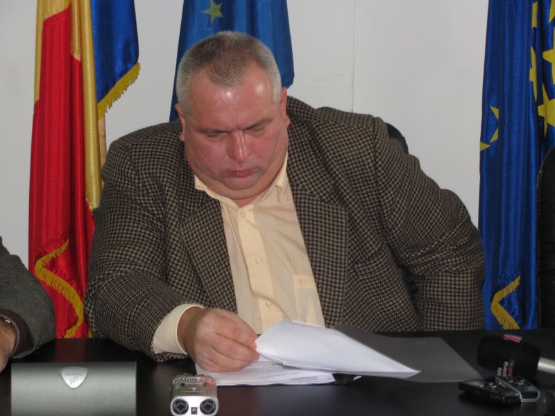 Începe hora referendumurilor judeţene. USL le votează, prefecţii le resping