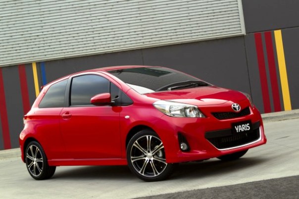 Noul Toyota Yaris are şi o versiune cu trei uşi | FOTO