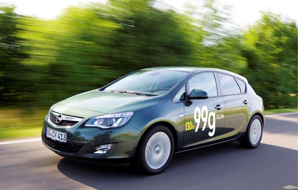 Noutăţi pe frontul eco: Opel Astra ecoFLEX, la fel de "curat" ca Golf BlueMotion, dar mai puternic