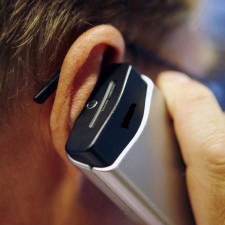 OMS avertizează: telefoanele mobile pot cauza cancer la creier