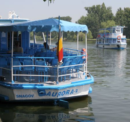 Plimbări gratis cu vaporaşul pe Lacul Herăstrău