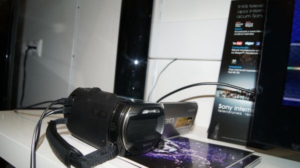 Sony a lansat prima cameră video Handycam 3D