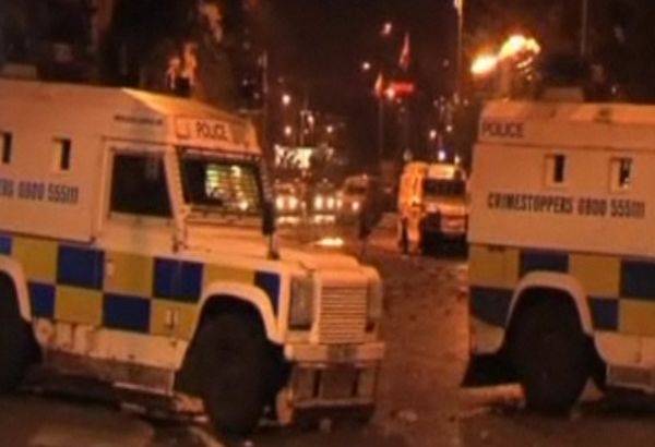 Violenţe interconfesionale la Belfast, cele mai grave din ultimii 10 ani | VIDEO