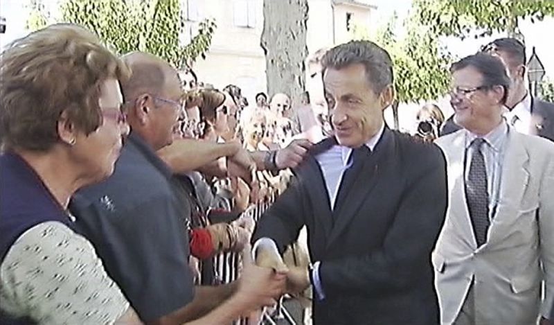 Agresorul preşedintelui Sarkozy, condamnat la 6 luni de închisoare cu suspendare| VIDEO