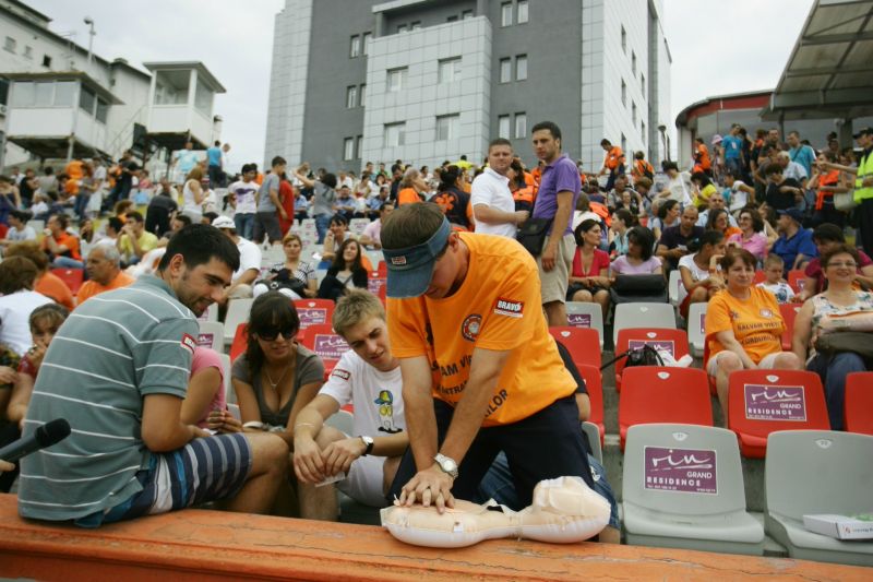 Ambulanţa a strâns mai mulţi oameni pe stadion decât Dinamo