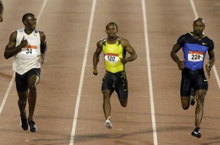 Asafa Powell îl aruncă mănuşa lui Usain Bolt