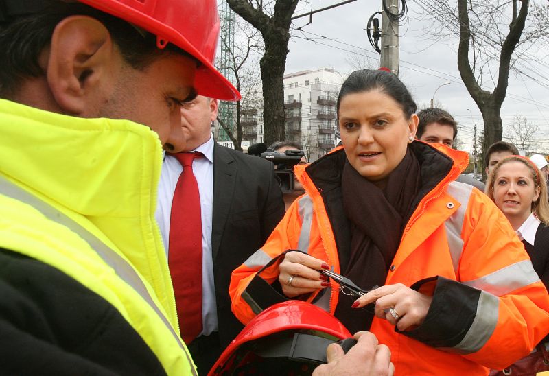 Au fost semnate acordurile pentru conexiunea autostrăzilor între România şi Ungaria