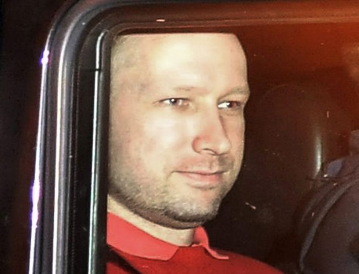 Avocatul teroristului de la Oslo: Anders Breivik s-a drogat înaintea atacului. Crede că este în război