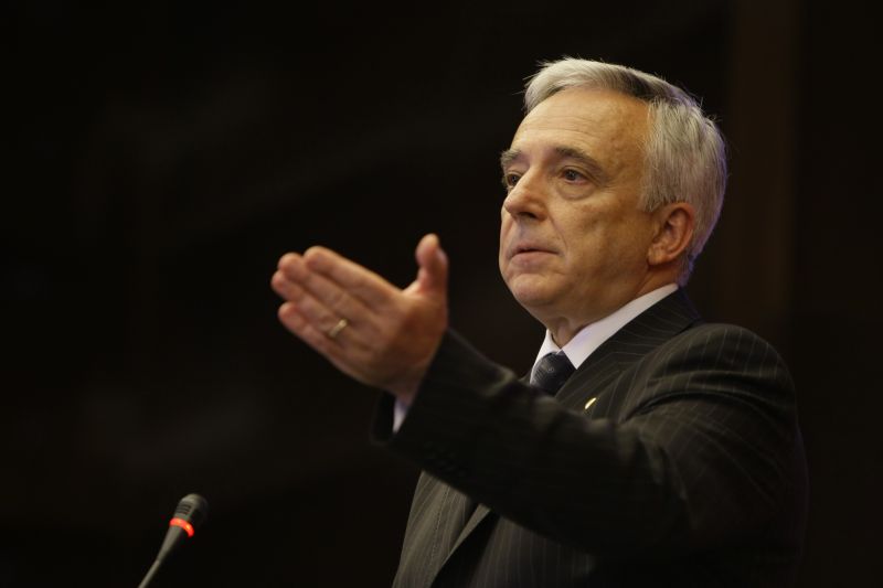 Isărescu: Criza ne educă. VEZI cum