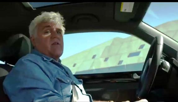 Jay Leno testează, în premieră, noul Volkswagen Beetle | VIDEO