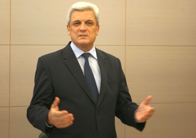 Ministrul economiei vrea să elimine politica din firmele de stat