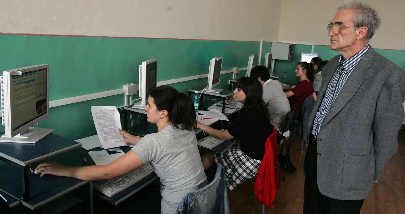 Peste 1000 de profesori se bat pentru 44 de posturi