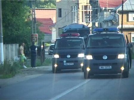 Peste 40 de TIR-uri cu marfă chinezească verifcate de poliţişti