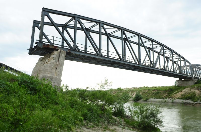 Podul Grădiştea, luat de ape în 2005, refăcut în opt ani