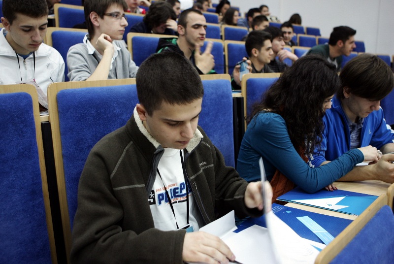 Profesorii universitari timişoreni fac meditaţii cu picaţii la Bac