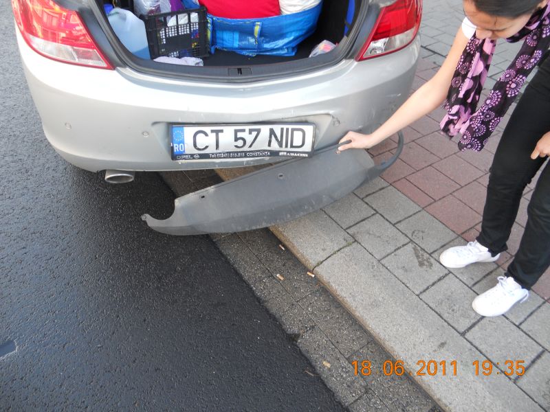 Protecţia consumatorului: "Nu pot repara maşina tamponată în Belgia"