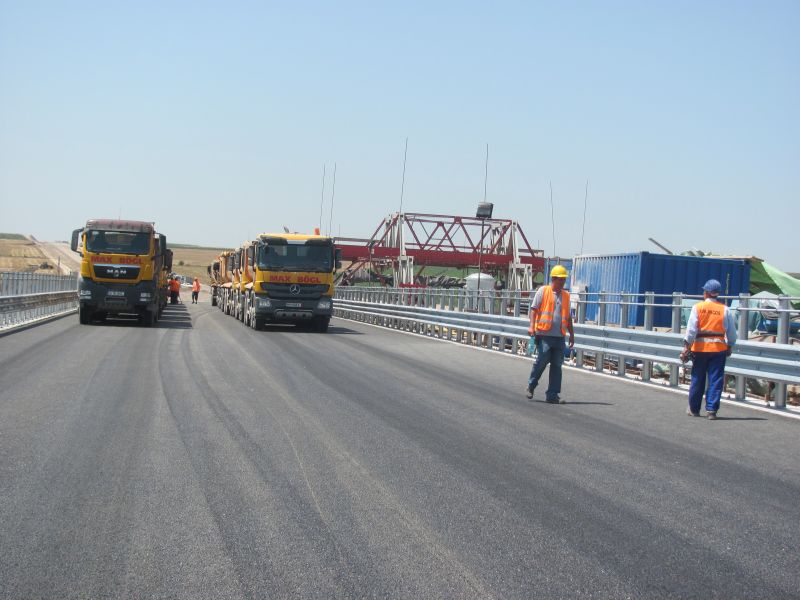 Semi-autostradă, inaugurată de Boc şi Boagiu