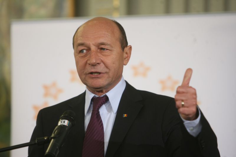 Traian Băsescu: "Cer guvernului să nu plătească datoriile către furnizorii de medicamente"