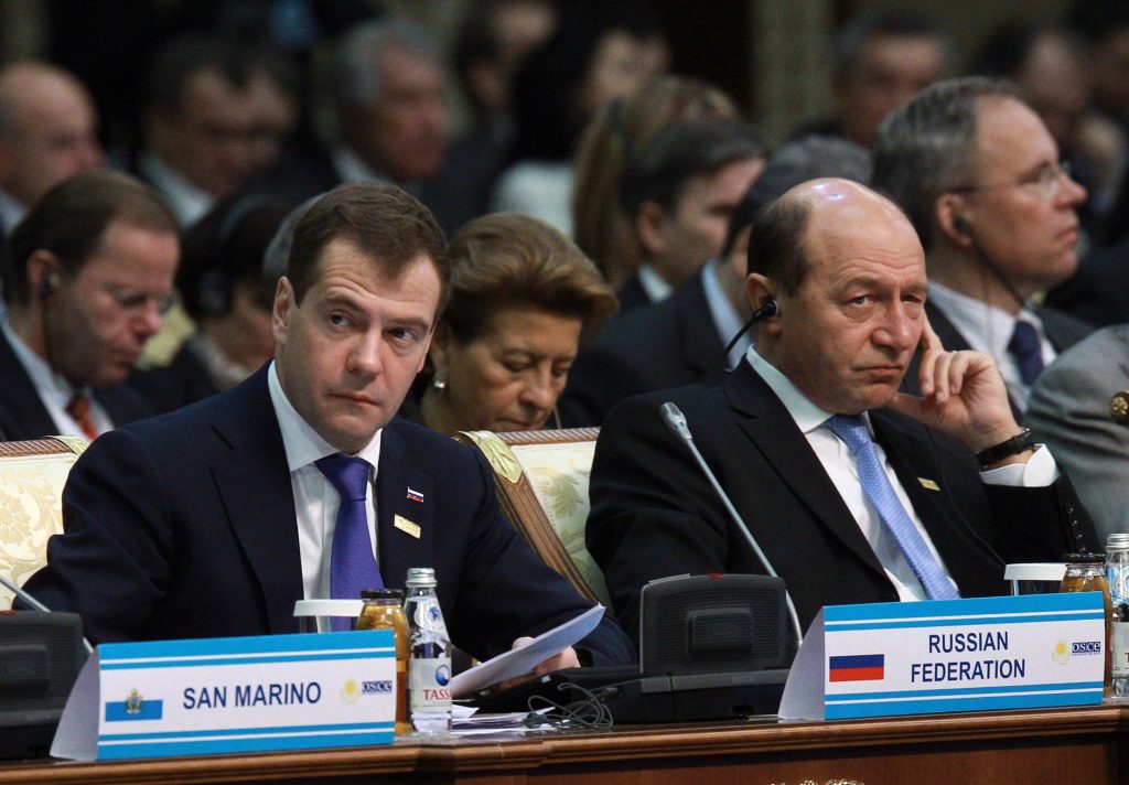 Traian Băsescu, criticat dur de Dmitri Medvedev la Consiliul NATO - Rusia