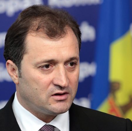 Vlad Filat ameninţă cu demisia, dacă nu este susţinut politic