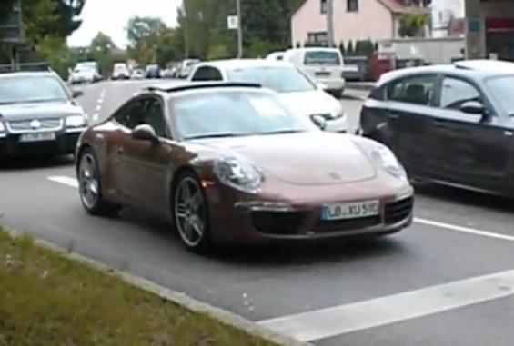 Ce surpriză! Noul Porsche 911, ca orice Porsche 911