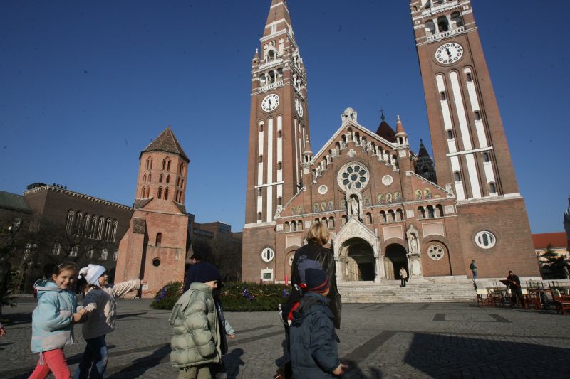 Creaţiile unor studenţi români la Arte, expuse la Budapesta