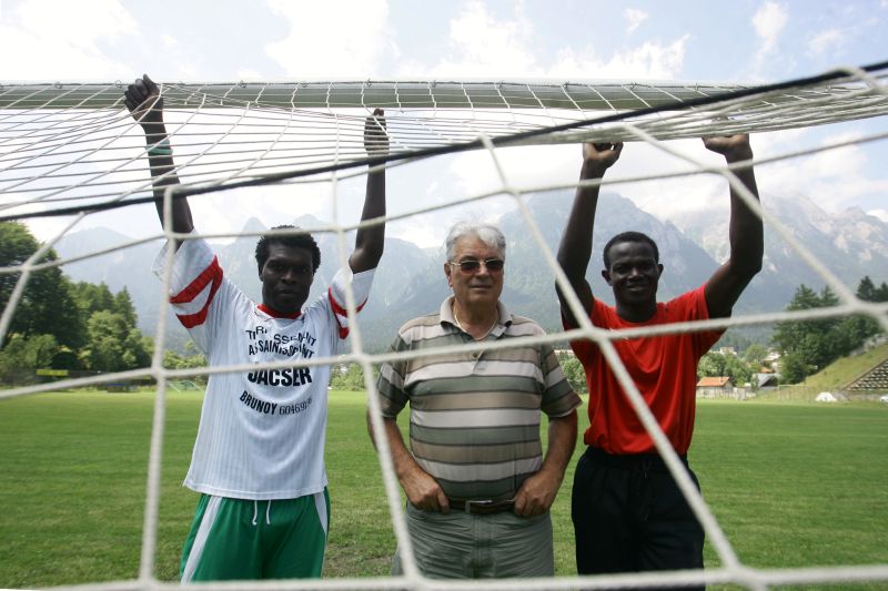 Crescătoria de fotbalişti africani de sub Crucea Caraimanului