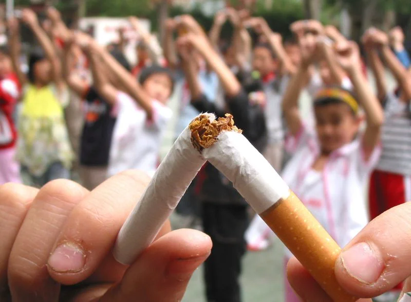 Fumatul pasiv „vinovat” de tensiune arterială crescută la băieți