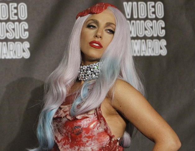 Lady Gaga îşi promovează noul hit: ”You and I” | VIDEO