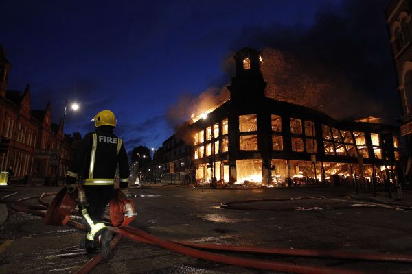 Londra rămâne sub asediul "tâlharilor" de la periferie