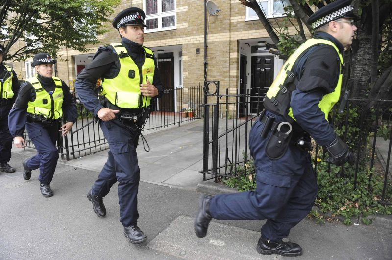 Violențe în Marea Britanie. 39 de polițiști răniți la priveghiul copiiilor uciși cu cuțitul în Southport