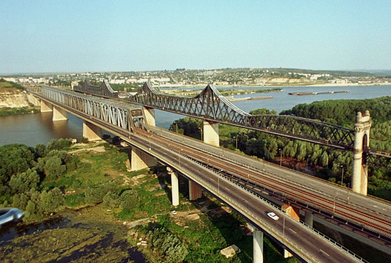 PERICOL PE CĂILE FERATE: 311 fisuri în podurile spre litoral