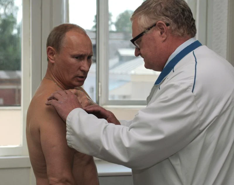 Putin, din nou la bustul gol. De data aceasta, la un consult medical