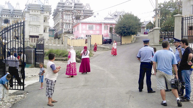 Ritualuri medievale la romii din Ciurea: fată răpită şi dezvirginată la numai 11 ani