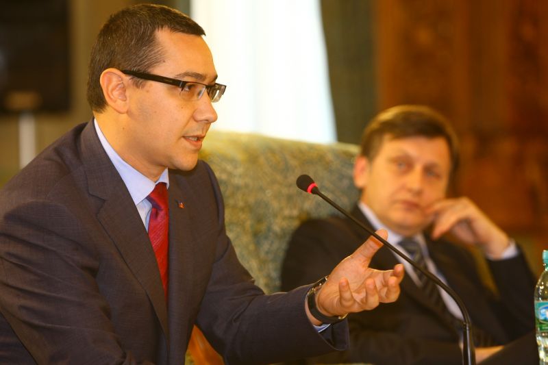 Sondaj IMAS: De ce l-a întrecut Ponta pe Antonescu