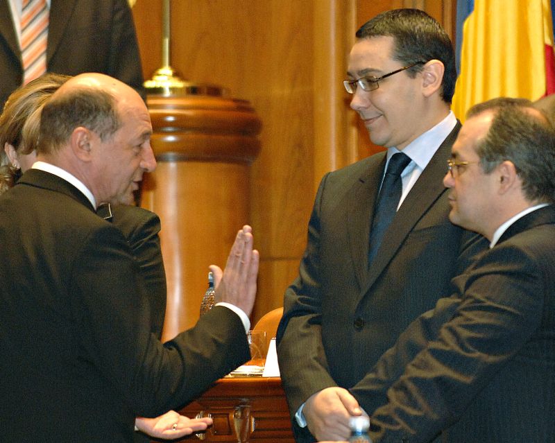 Traian Băsescu, despre mărirea salariilor: Vrem ca din 2012 să continuăm recuperarea procentelor tăiate bugetarilor