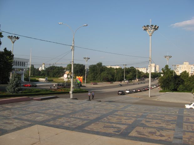 Transnistria, ţara în care bunăstarea merge cu tancul | FOTO