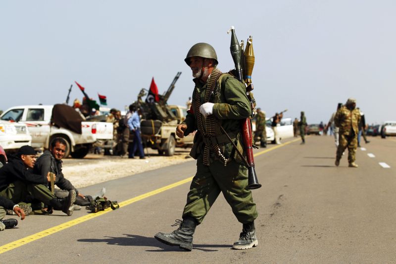 Tripoli se teme de raiduri NATO la frontiera cu Tunisia