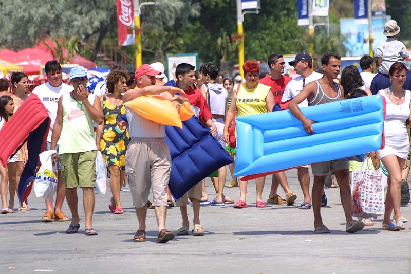 Vacanţa pe fugă, mai ieftină