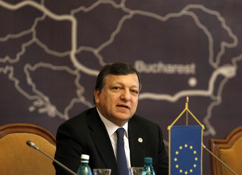 Barroso avertizează că unele ţări ar putea ieşi din zona euro