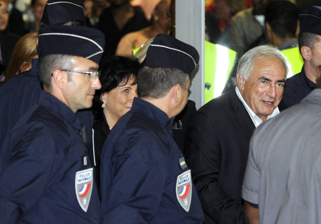Dominique Strauss-Kahn s-a întors în Franţa | VIDEO