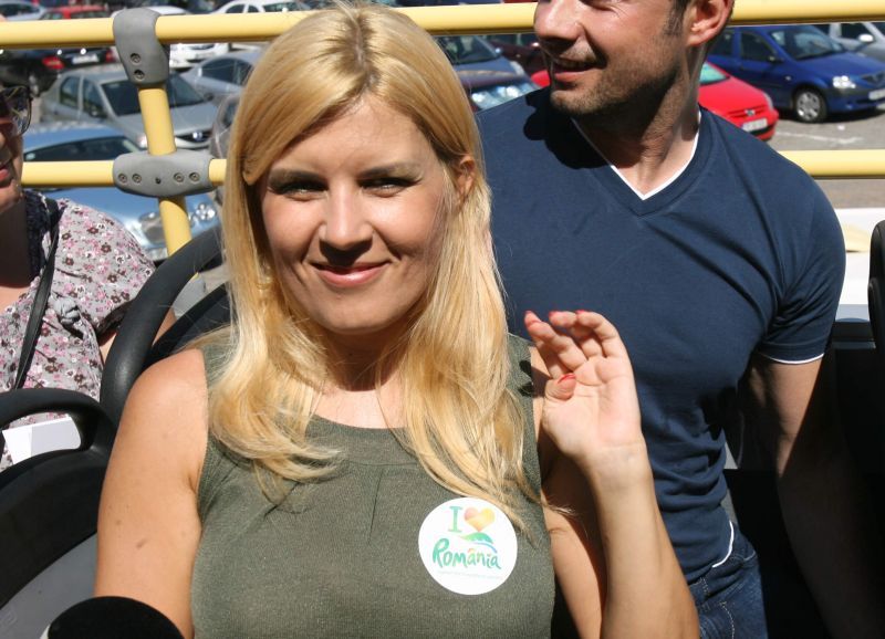 Elena Udrea: "Mă aştept să-i văd pe liderii USL tocaţi pe Antene"