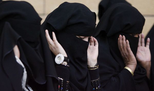 Femeile saudite vor avea drept de vot. Dar nu şi de a conduce o maşină