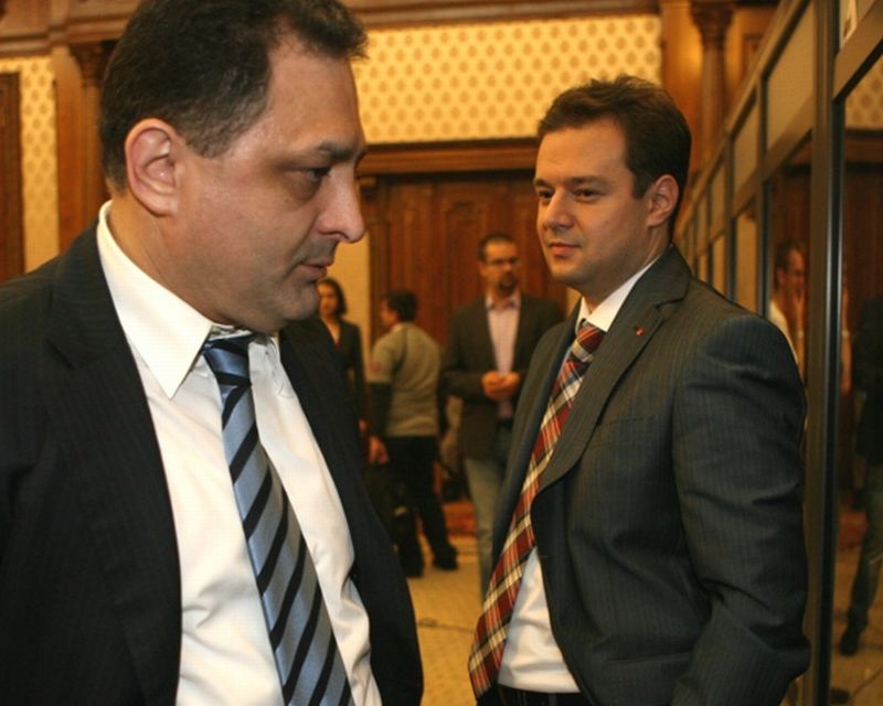 Marian Vanghelie şi Victor Ponta se bat în sondaje pentru Bucureşti