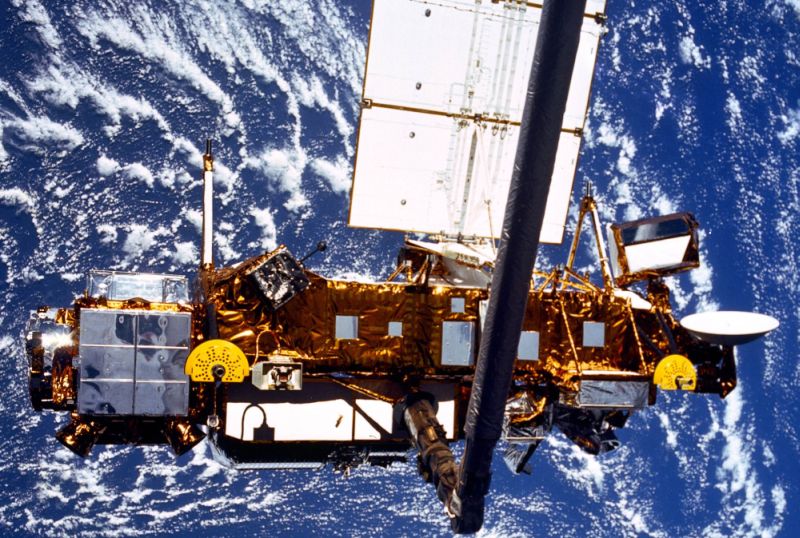 NASA: Bucăţi din satelitul UARS de 6 tone ar fi ajuns deja pe Pământ. VEZI UNDE