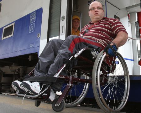 Persoanele cu handicap intră pe piaţa muncii