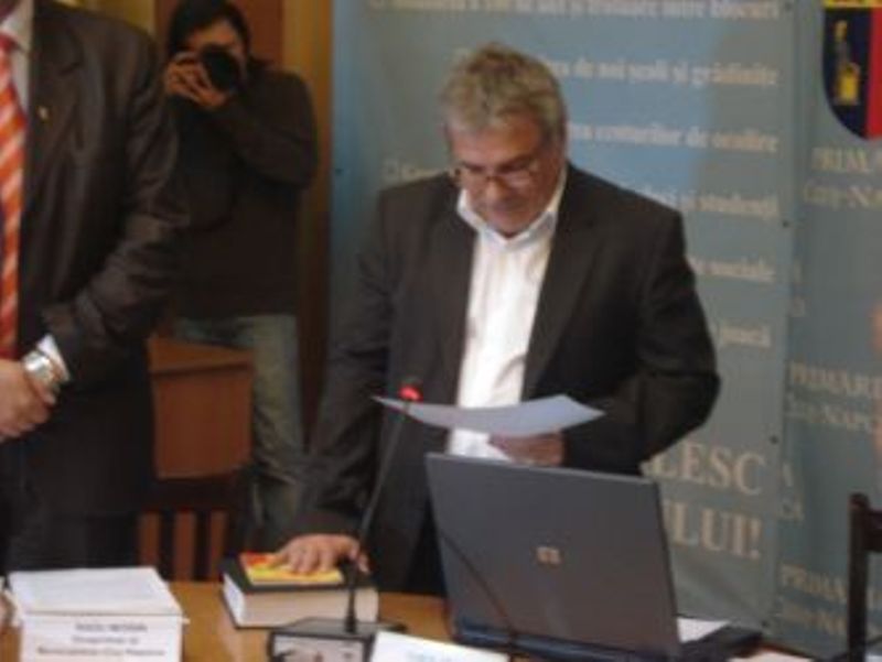 Profesor clujean, prins cu şpagă de 2.000 de euro. Ce scuză a găsit acesta?