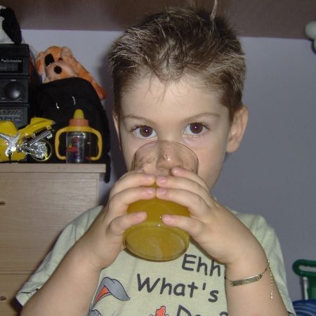 Băuturile acidulate îi fac pe copii să se comporte agresiv. AFLĂ ce cantitate îi poate afecta