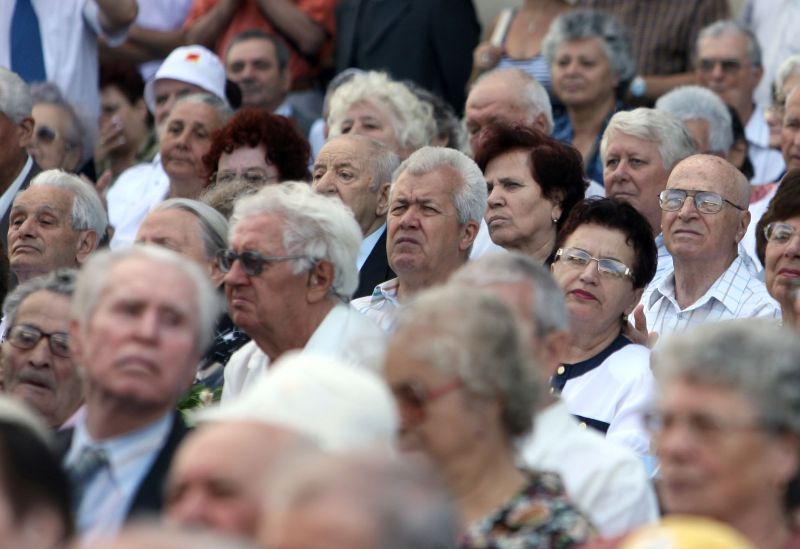 Criza economică şi pensionarii. AFLĂ cum sunt afectaţi bătrânii Europei de furtuna financiară